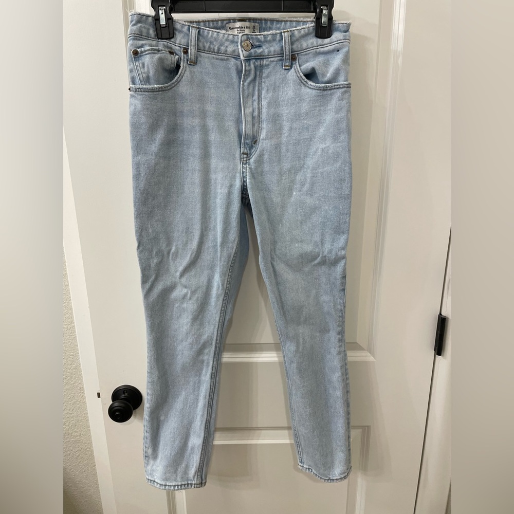 Abercrombie curve love high rise skinny Jean size 28 Short. Non distressed